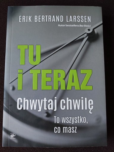 Zdjęcie oferty: Tu i teraz - Erik Bertrand Larssen