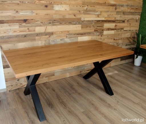 Zdjęcie oferty: Stół w stylu loft z dębowym blatem i podstawą krzy