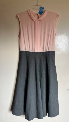 Zdjęcie oferty: NOWA rozkloszowana sukienka, rozmiar 40
