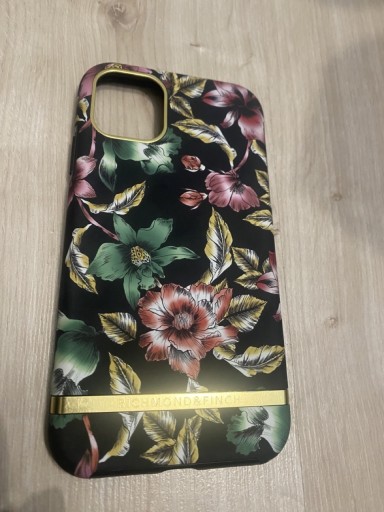 Zdjęcie oferty: Etui Iphone 11 Richmond & Finch + 6 szt. gratis