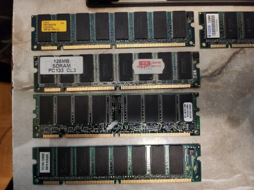 Zdjęcie oferty: Pamięć RAM SD-RAM Kości 128MB PC133