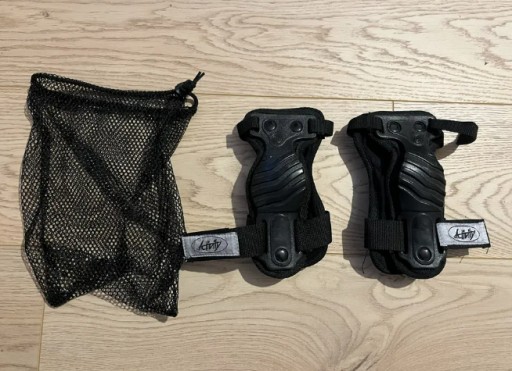 Zdjęcie oferty: Plastikowe ochraniacze na kolana dla dzieci