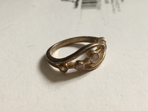 Zdjęcie oferty: Srebrna pierścionek z cyrkoniami  R-15