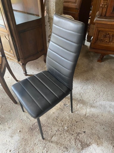 Zdjęcie oferty: czarne krzesła 4 szt.ładne/nie zniszczone