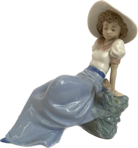 Zdjęcie oferty: Figurka dziewczyna w kapeluszu NAO LLADRO 