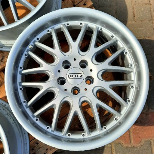 Zdjęcie oferty: FELGA DOTZ 8Jx17 5x100 ET32 VW/SEAT/SKODA