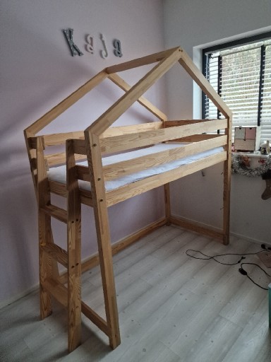 Zdjęcie oferty: Łóżko drewniane domek