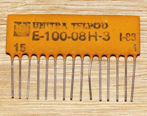 Zdjęcie oferty: Układ scalony hybrydowy E-100-08H-3 wzmacniacz i bramka NOR UNITRA TELPOD