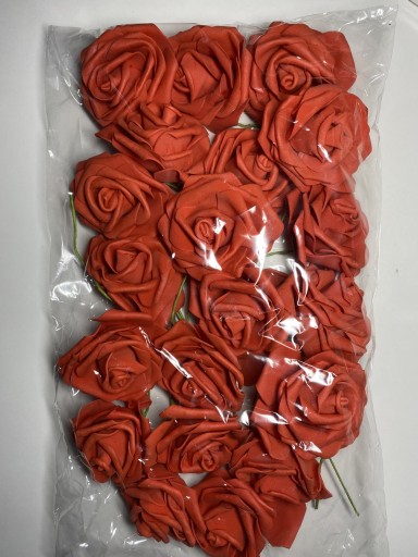 Zdjęcie oferty: Róże piankowe czerwone sztuczne róże 