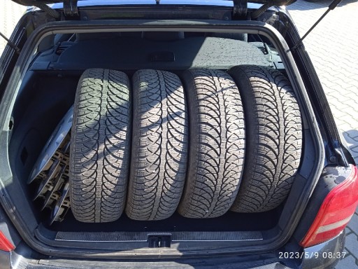 Zdjęcie oferty: Komplet 4 opon na felgach stalowych 195/65 R15 M+S