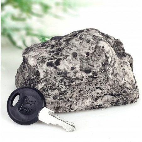 Zdjęcie oferty: Skrytka na klucze imitująca kamień