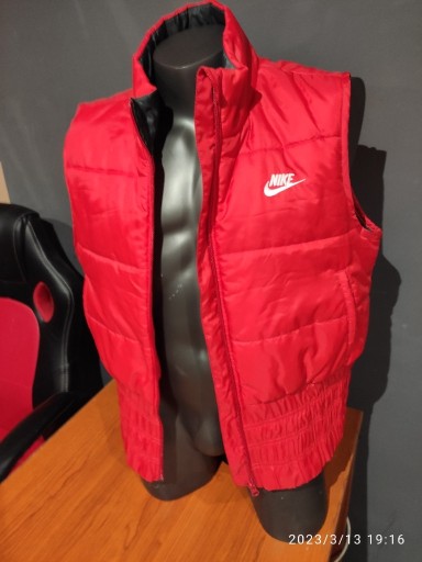 Zdjęcie oferty: Kamizelka / bezrękawnik NIKE czerwony - casual ;)