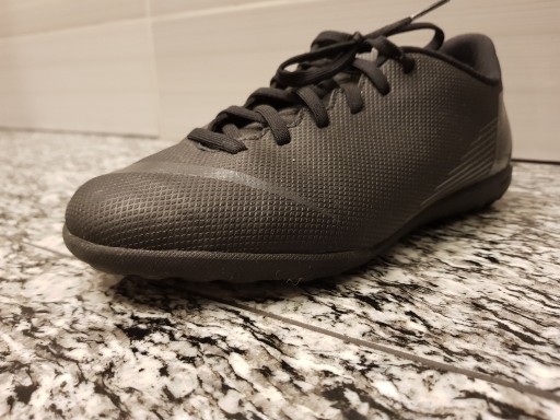 Zdjęcie oferty: BUTY PIŁKARSKIE NIKE AH7355-00 roz.38