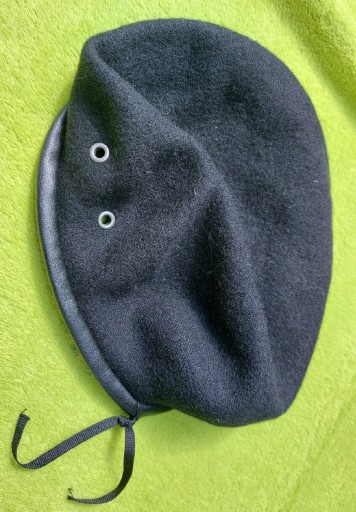 Zdjęcie oferty: Beret harcerski czarny 58cm wełna 100%