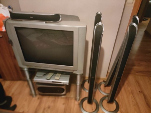 Zdjęcie oferty: Telewizor LG RZ-29FA34RB + Kino domow LG LH-T551TB