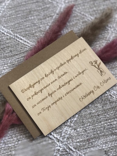 Zdjęcie oferty: Drewniana kartka dla mamy z życzeniami