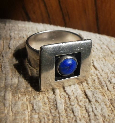 Zdjęcie oferty: Srebrny pierścionek z lapis lazuli