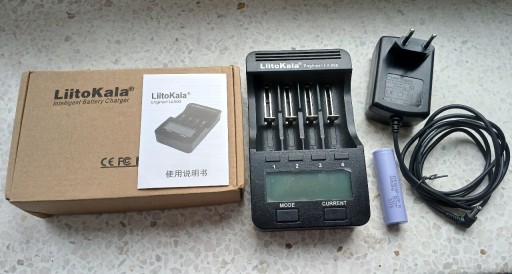 Zdjęcie oferty: Ładowarka Liitokala Lii-500 Li-Ion 18650 i inne Ni-MH/CD AA AAA + 4szt Akum