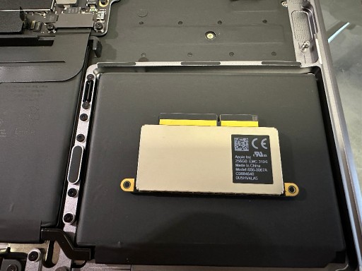 Zdjęcie oferty: Dysk Apple SSD NVMe 256 GB A1708 MacBook Pro