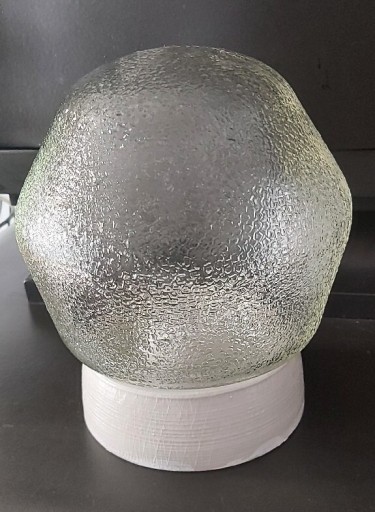 Zdjęcie oferty: PRL-Stara lampa z lat 70-tych ,typu Loft , klosz z efektem szkła mrożonego 