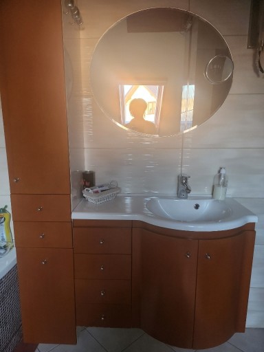 Zdjęcie oferty: Sprzedam kpl. mebli łazienkowych z umywalką