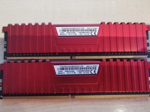 Zdjęcie oferty: Pamięć RAM Corsair DDR4 8 GB 3000