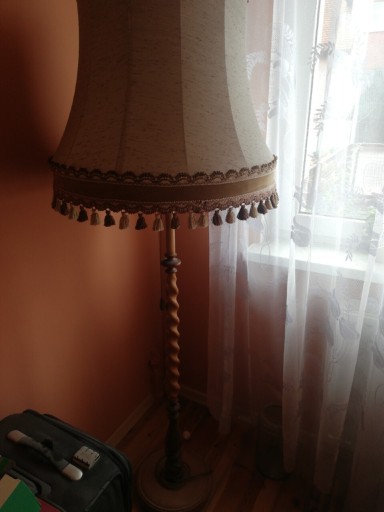Zdjęcie oferty: Duza stara  lampa stojaca 