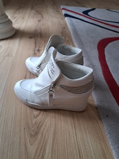 Zdjęcie oferty: Buty typu sneakers biale