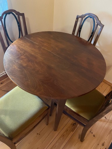 Zdjęcie oferty: Komplet stół+4 krzesła po renowacji, stan idealny