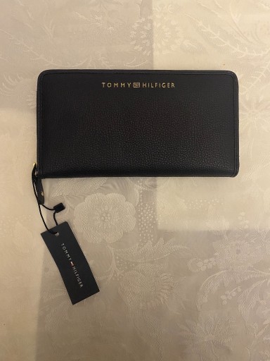 Zdjęcie oferty: Tommy Hilfiger portfel damski CA