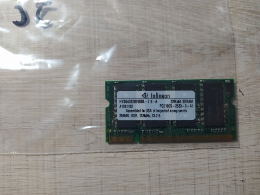 Zdjęcie oferty: Kość RAM do laptopa 256MB Infineon HYS64D32029GDL 