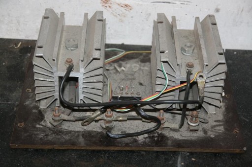 Zdjęcie oferty: Tyrystor T 00-40-02-502 129 UNITRA LAMINA 40A 600V 2szt radiator