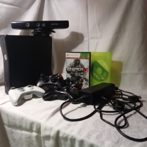 Zdjęcie oferty: Xbox 360 slim + x4 pady + gry i kinect