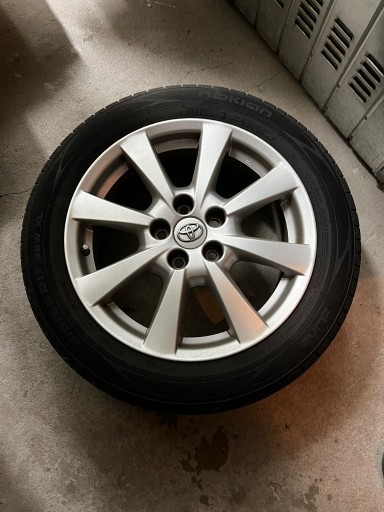 Zdjęcie oferty: Toyota Avensis T27 oryginalne 4 alufelgi 17" +opon