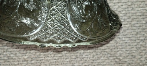 Zdjęcie oferty: Patera szkło ciemne na stopce PRL 