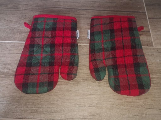 Zdjęcie oferty: Komplet rękawic kuchennych w czerwono - zieloną kratkę marki Homla