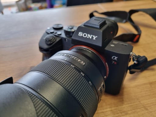 Zdjęcie oferty: Sony A7r3 (A7riii) + Sony  FE 24-105mm F/4.0 G OSS