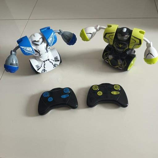 Zdjęcie oferty: Roboty bojowe SILVERTIN (zabawka elektroniczna)