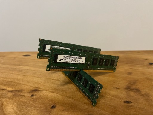Zdjęcie oferty: Pamięć RAM DDR3 PC3-8500U Micron 3x1GB