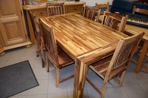 Zdjęcie oferty: stół i 6 krzeseł - komplet jak nowy 