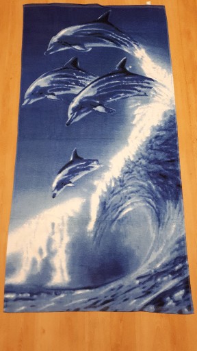 Zdjęcie oferty: Ręcznik o wym. 73 x 145 cm - delfiny