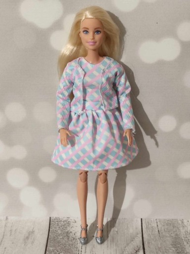 Zdjęcie oferty: Ubranko dla Barbie + srebrne buciki kolczyki