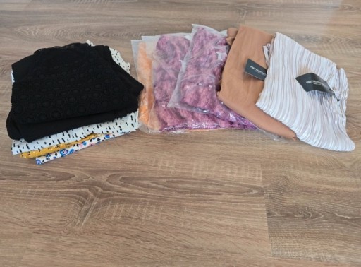 Zdjęcie oferty: zestaw ubrań damskich s m bluzki spódnice sukienki nowe z metkami-10sztuk