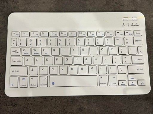 Zdjęcie oferty: Bezprzewodowa klawiatura do tableta | biała