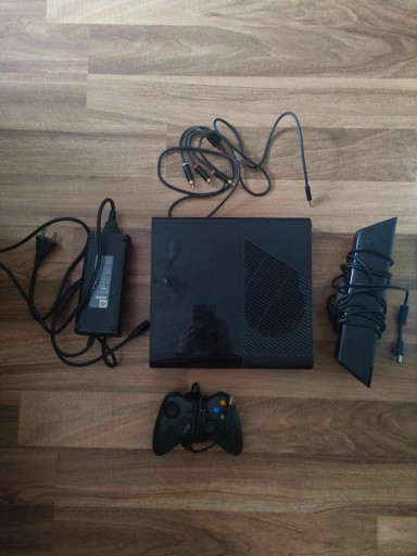 Zdjęcie oferty: Xbox 360 + kinect + 7 gier