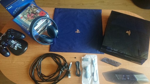 Zdjęcie oferty: PS 4 PRO 500 Million Edition 2 TB zestaw unikat