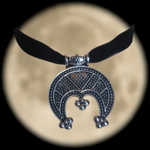 Zdjęcie oferty: Lunula słowiański naszyjnik choker czarna tasiemka wicca księżyc półksiężyc
