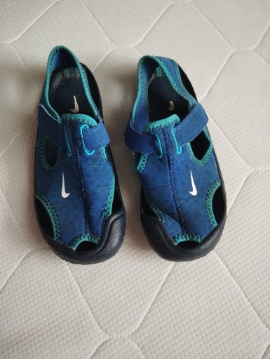 Zdjęcie oferty: Sandałki Nike r. 33,5 niebieski