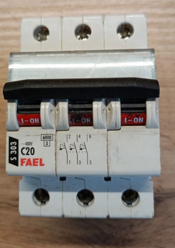 Zdjęcie oferty: FAEL S303 C20 trójbiegunowy wyłącznik nadprądowy używany 