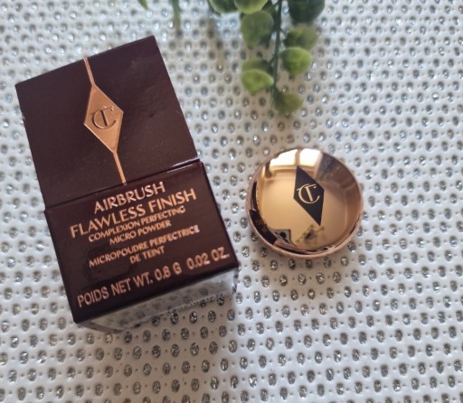 Zdjęcie oferty: Mini puder charlotte tilbury 0,8 g